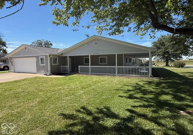 Photo 4 of Single family home for sale at 17 Parkview Dr, Whiteland, IN 46184 | MLS# 22128341 | Listing updated on 2026-09-28