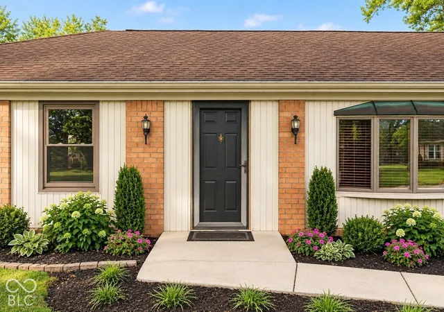 Photo 1 of Single family home for sale at 7260 Crest Ln, Indianapolis, IN 46256 | MLS# 22128360 | Listing updated on 2026-10-03