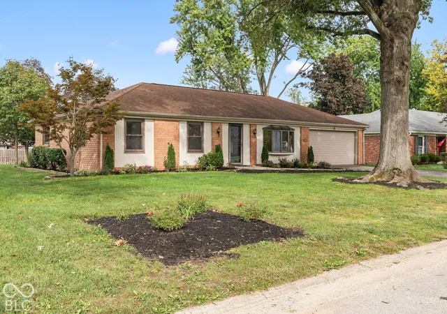 Photo 3 of Single family home for sale at 7260 Crest Ln, Indianapolis, IN 46256 | MLS# 22128360 | Listing updated on 2026-10-03