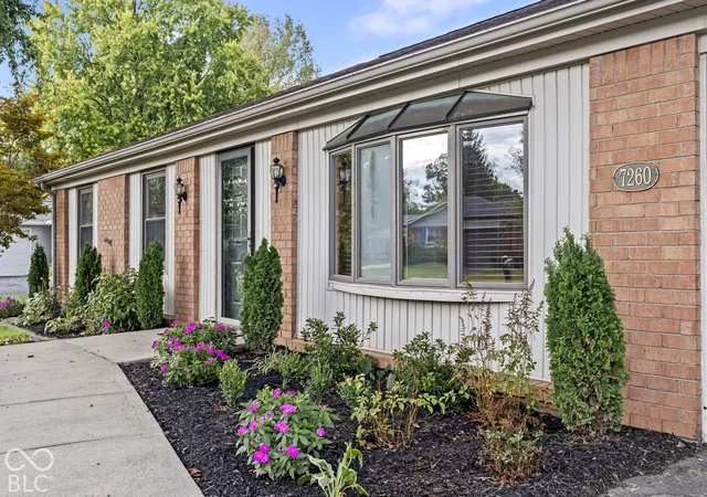 Photo 4 of Single family home for sale at 7260 Crest Ln, Indianapolis, IN 46256 | MLS# 22128360 | Listing updated on 2026-10-03