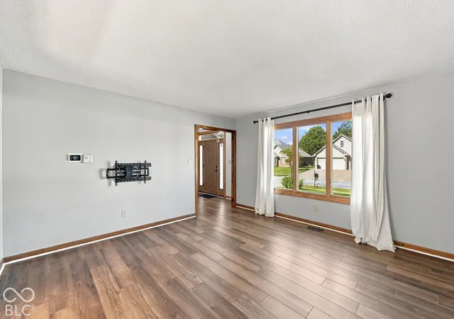 Photo 4 of Single family home for sale at 7023 Stonecreek Dr, Plainfield, IN 46168 | MLS# 22128372 | Listing updated on 2026-09-30