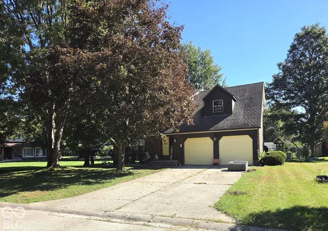 Photo 1 of Single family home for sale at 1205 N Oak St, Elwood, IN 46036 | MLS# 22128373 | Listing updated on 2026-10-01