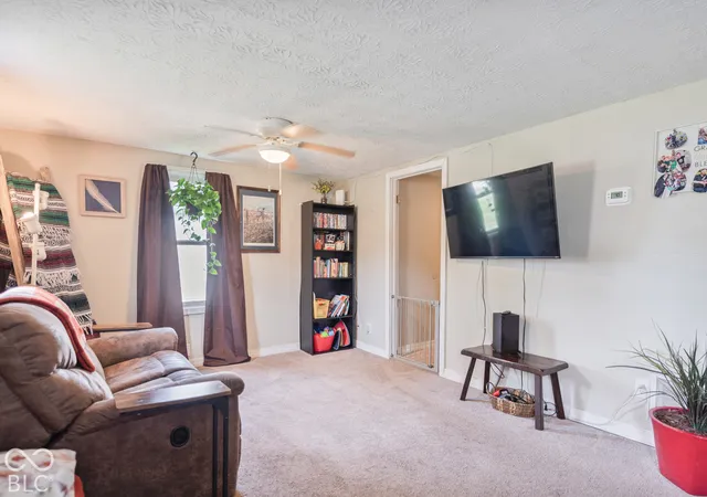 Photo 3 of Single family home for sale at 581 W 625 South, Columbus, IN 47201 | MLS# 22128374 | Listing updated on 2026-10-06