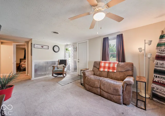 Photo 4 of Single family home for sale at 581 W 625 South, Columbus, IN 47201 | MLS# 22128374 | Listing updated on 2026-10-06