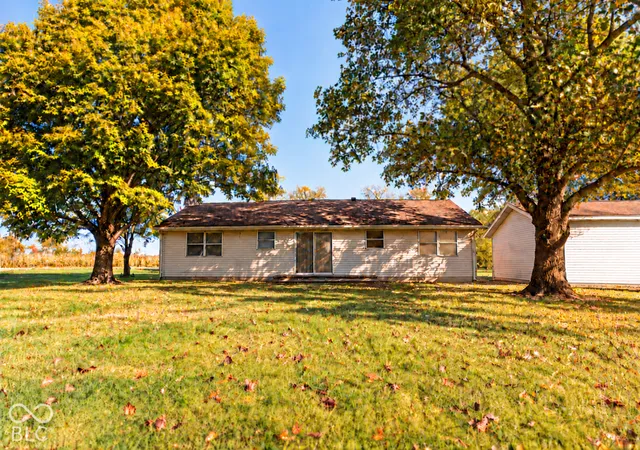 Photo 1 of Single family home for sale at 1231 E New Rd, Greenfield, IN 46140 | MLS# 22128375 | Listing updated on 2026-10-21
