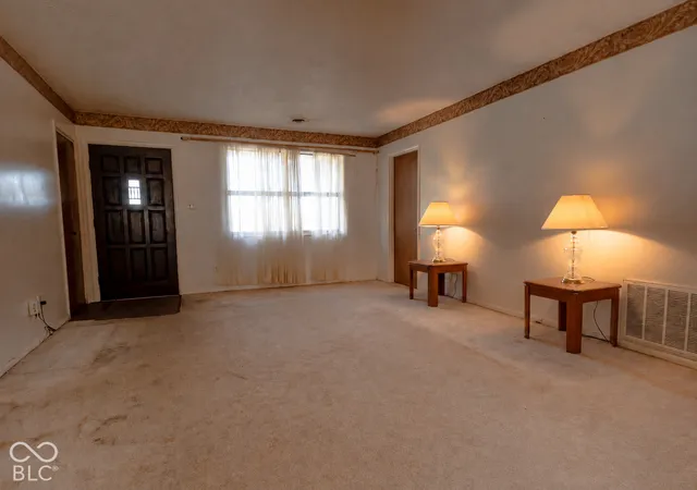 Photo 2 of Single family home for sale at 1231 E New Rd, Greenfield, IN 46140 | MLS# 22128375 | Listing updated on 2026-10-21
