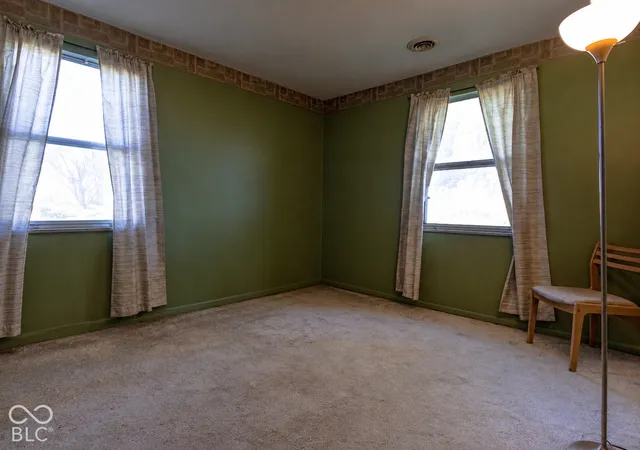 Photo 4 of Single family home for sale at 1231 E New Rd, Greenfield, IN 46140 | MLS# 22128375 | Listing updated on 2026-10-21