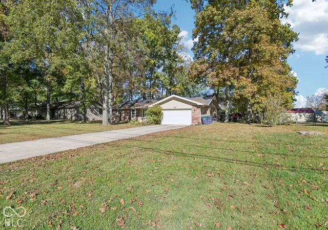 Photo 2 of Single family home for sale at 8208 W Lone Beech Dr, Muncie, IN 47304 | MLS# 22128376 | Listing updated on 2026-10-24