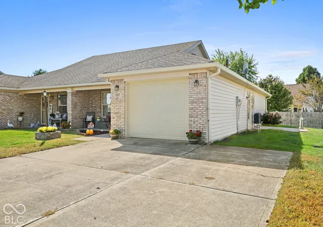 Photo 3 of Single family home for sale at 1320 Swan Dr, Franklin, IN 46131 | MLS# 22128378 | Listing updated on 2026-09-29