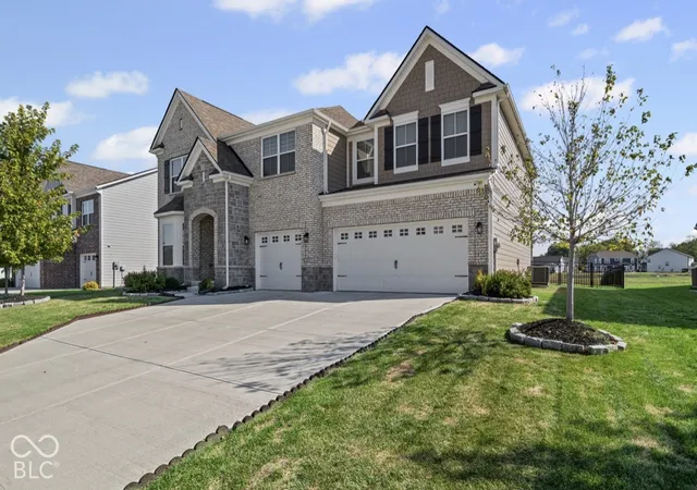 Photo 3 of Single family home for sale at 6525 Gulfwood Dr, Brownsburg, IN 46112 | MLS# 22128384 | Listing updated on 2026-10-06