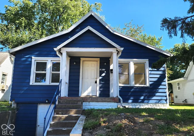 Single family home for sale at 2632 Central Ave, Anderson, IN 46016 | MLS# 22128393