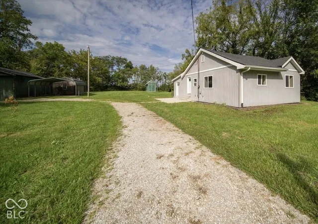 Photo 3 of Single family home for sale at 1215 N 450 West, Shelbyville, IN 46176 | MLS# 22128394 | Listing updated on 2026-09-29