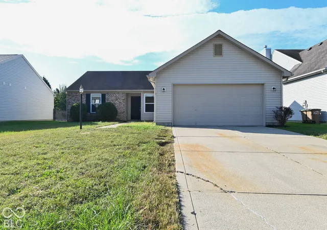 Photo 1 of Single family home for sale at 2265 Lakecrest Dr, Columbus, IN 47201 | MLS# 22128395 | Listing updated on 2026-10-02