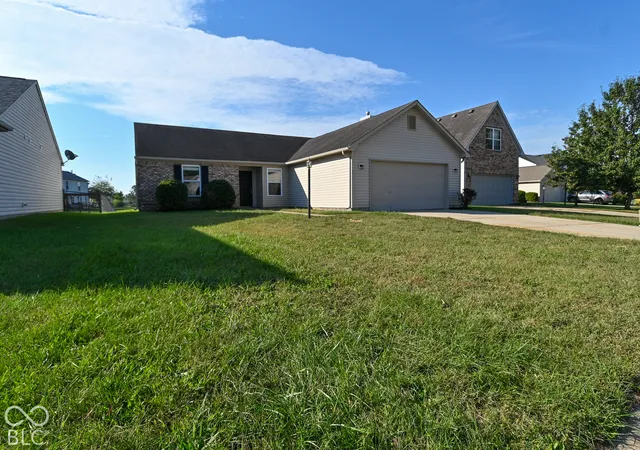 Photo 2 of Single family home for sale at 2265 Lakecrest Dr, Columbus, IN 47201 | MLS# 22128395 | Listing updated on 2026-10-02