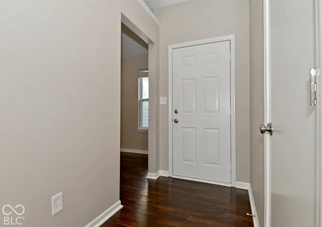 Photo 3 of Single family home for sale at 2265 Lakecrest Dr, Columbus, IN 47201 | MLS# 22128395 | Listing updated on 2026-10-02