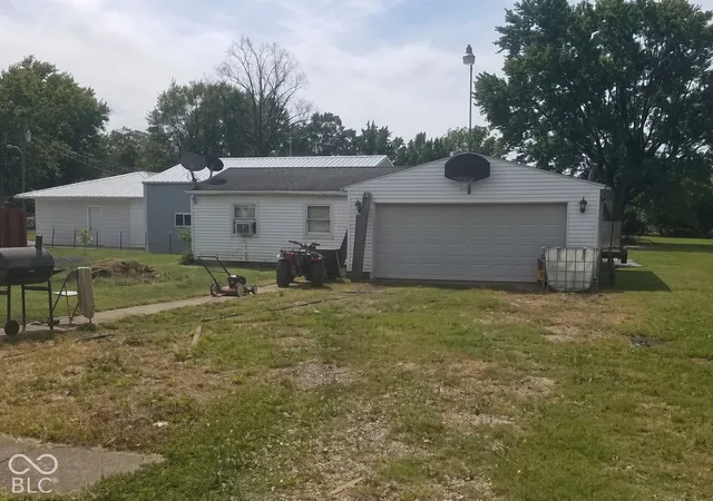 Photo 3 of Single family home for sale at 309 3rd Street, Oaktown, IN 47561 | MLS# 22128396 | Listing updated on 2026-09-30