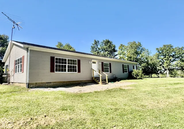 Photo 1 of Single family home for sale at 8476 E Sycamore Rd, Bloomfield, IN 47424 | MLS# 22128414 | Listing updated on 2026-10-01