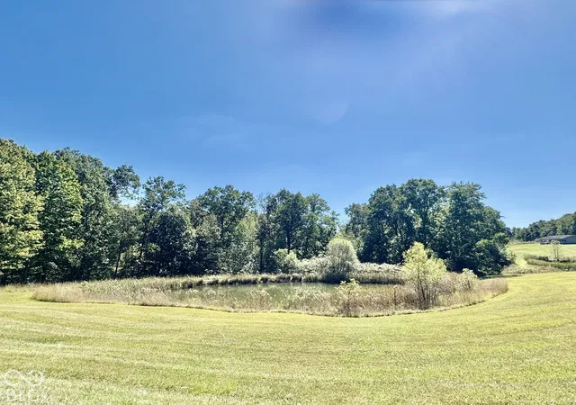 Photo 3 of Single family home for sale at 8476 E Sycamore Rd, Bloomfield, IN 47424 | MLS# 22128414 | Listing updated on 2026-10-01