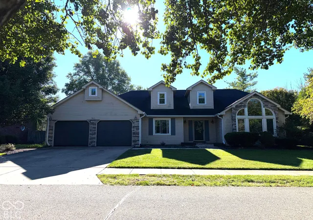 Photo 1 of Single family home for sale at 3811 Oriole Dr, Columbus, IN 47203 | MLS# 22128416 | Listing updated on 2026-09-30