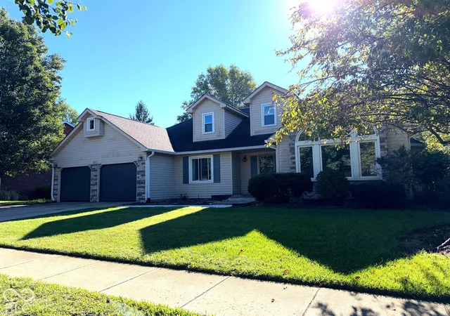 Photo 2 of Single family home for sale at 3811 Oriole Dr, Columbus, IN 47203 | MLS# 22128416 | Listing updated on 2026-09-30