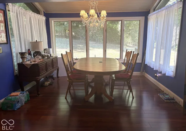 Photo 3 of Single family home for sale at 1018 Wildwood Ln, New Albany, IN 47150 | MLS# 22128417 | Listing updated on 2026-10-10