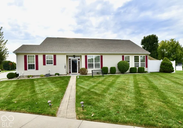 Photo 2 of Single family home for sale at 3233 Meridian Meadows Rd, Greenwood, IN 46142 | MLS# 22128435 | Listing updated on 2026-10-06