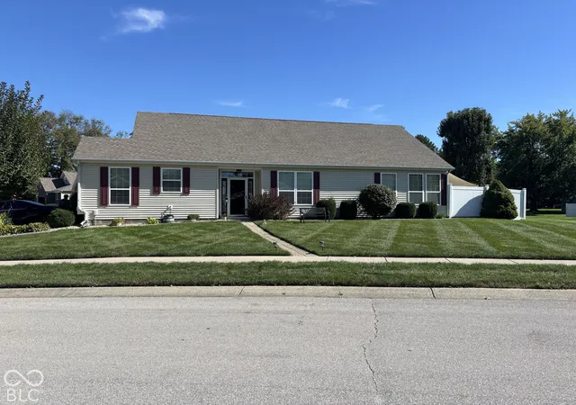 Photo 2 of Single family home for sale at 3233 Meridian Meadows Rd, Greenwood, IN 46142 | MLS# 22128435 | Listing updated on 2026-10-01