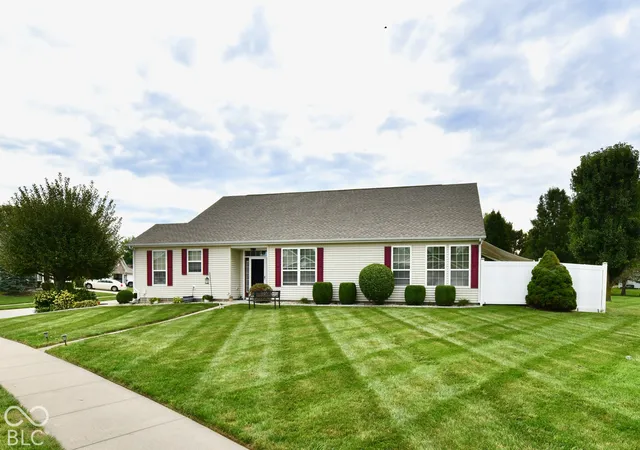 Photo 3 of Single family home for sale at 3233 Meridian Meadows Rd, Greenwood, IN 46142 | MLS# 22128435 | Listing updated on 2026-10-06