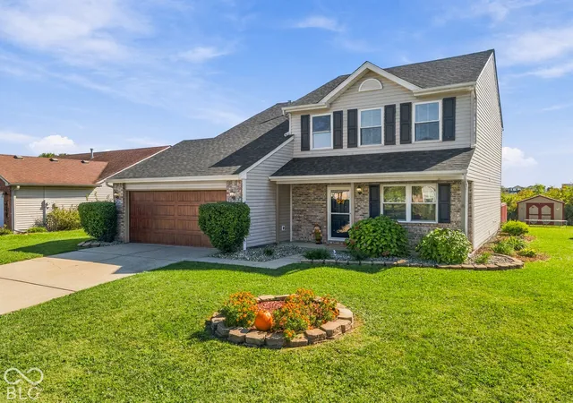 Photo 2 of Single family home for sale at 1225 Charlotte Way, Shelbyville, IN 46176 | MLS# 22128440 | Listing updated on 2026-10-06