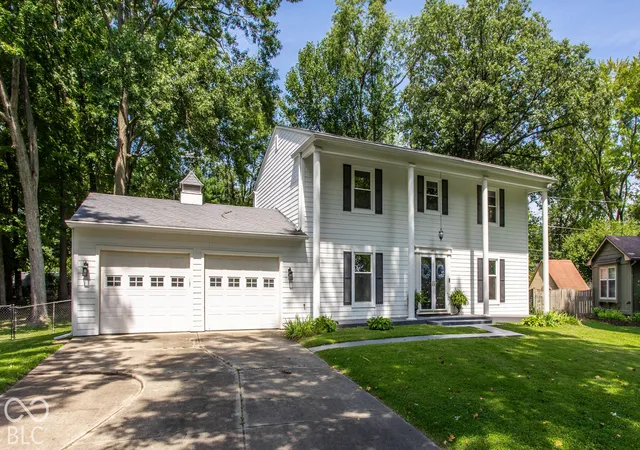 Photo 3 of Single family home for sale at 932 N Marwood Trl Dr, Carmel, IN 46280 | MLS# 22128446 | Listing updated on 2026-10-05
