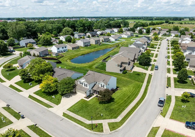 Photo 2 of Single family home for sale at 2824 Sonnet Dr, Anderson, IN 46013 | MLS# 22128448 | Listing updated on 2026-09-30