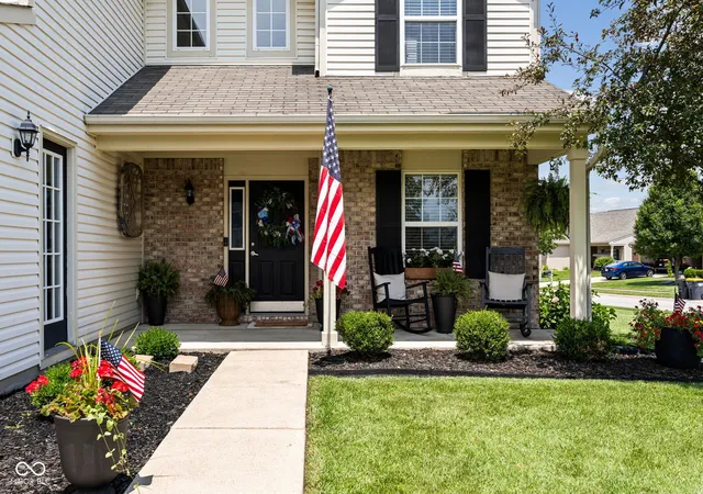 Photo 3 of Single family home for sale at 2824 Sonnet Dr, Anderson, IN 46013 | MLS# 22128448 | Listing updated on 2026-09-30