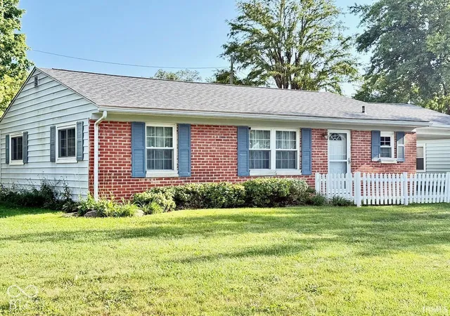 Photo 2 of Single family home for sale at 2800 S Sycamore Ave, Muncie, IN 47302 | MLS# 22128455 | Listing updated on 2026-09-30