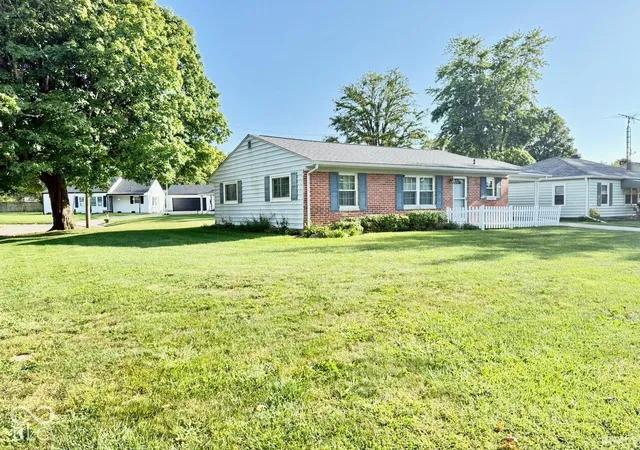Photo 3 of Single family home for sale at 2800 S Sycamore Ave, Muncie, IN 47302 | MLS# 22128455 | Listing updated on 2026-09-30