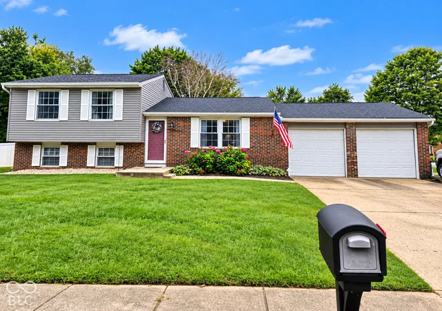Photo 3 of Single family home for sale at 3421 Bren Lee, Indianapolis, IN 46227 | MLS# 22128456 | Listing updated on 2026-10-02