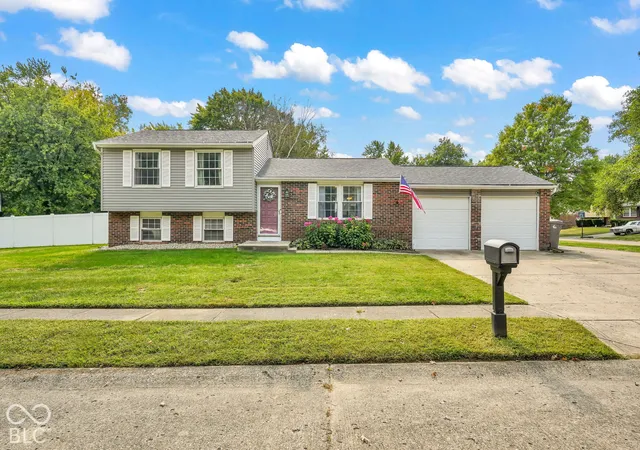 Photo 2 of Single family home for sale at 3421 Bren Lee, Indianapolis, IN 46227 | MLS# 22128456 | Listing updated on 2026-10-02