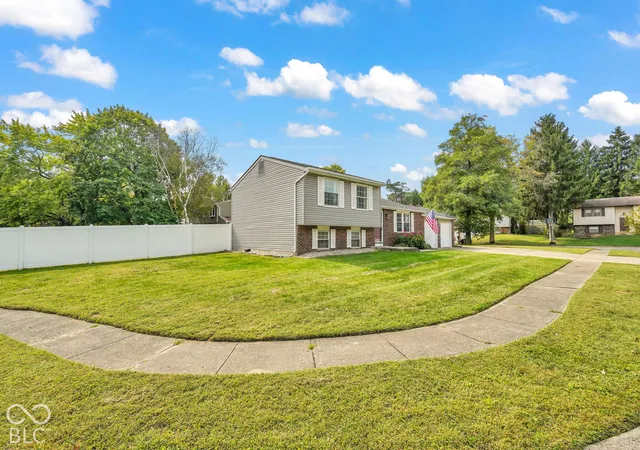 Photo 3 of Single family home for sale at 3421 Bren Lee, Indianapolis, IN 46227 | MLS# 22128456 | Listing updated on 2026-10-02