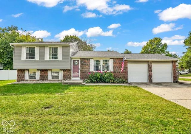 Photo 4 of Single family home for sale at 3421 Bren Lee, Indianapolis, IN 46227 | MLS# 22128456 | Listing updated on 2026-10-02