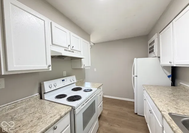 Photo 4 of House for sale at 6028 Laurel Hall Dr, Indianapolis, IN 46226 | MLS# 22128457 | Listing updated on 2026-09-29