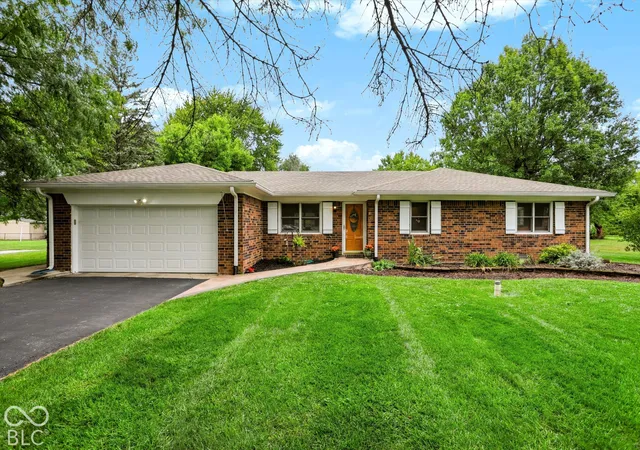 Photo 1 of Single family home for sale at 6925 Crown Dr, Brownsburg, IN 46112 | MLS# 22128463 | Listing updated on 2026-10-04