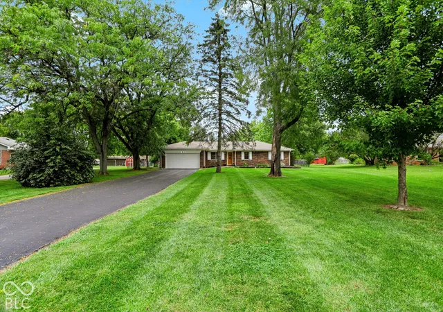 Photo 2 of Single family home for sale at 6925 Crown Dr, Brownsburg, IN 46112 | MLS# 22128463 | Listing updated on 2026-10-04