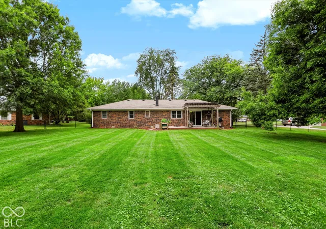 Photo 3 of Single family home for sale at 6925 Crown Dr, Brownsburg, IN 46112 | MLS# 22128463 | Listing updated on 2026-10-04