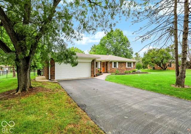 Photo 3 of Single family home for sale at 6925 Crown Dr, Brownsburg, IN 46112 | MLS# 22128463 | Listing updated on 2026-10-04