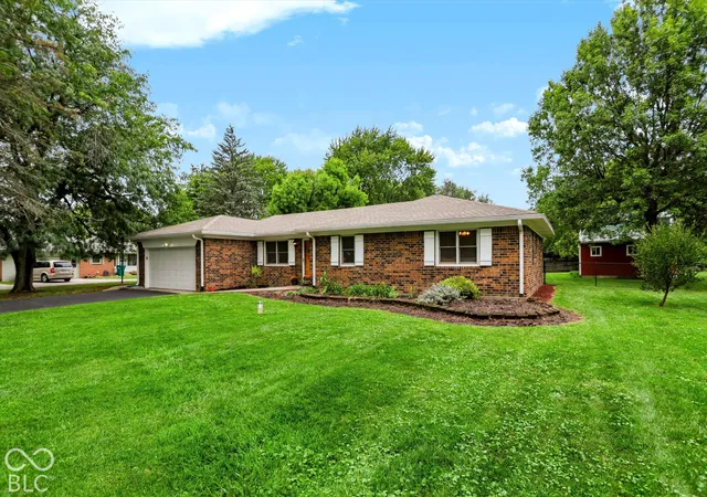 Photo 4 of Single family home for sale at 6925 Crown Dr, Brownsburg, IN 46112 | MLS# 22128463 | Listing updated on 2026-10-04