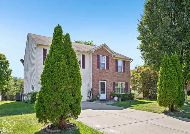 Photo 2 of Single family home for sale at 6041 Denise Dr, Indianapolis, IN 46221 | MLS# 22128469 | Listing updated on 2026-10-01