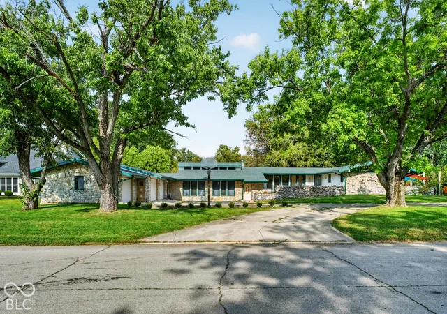Photo 1 of Single family home for sale at 2112 W Sun Valley Pkwy, Muncie, IN 47303 | MLS# 22128471 | Listing updated on 2026-10-08