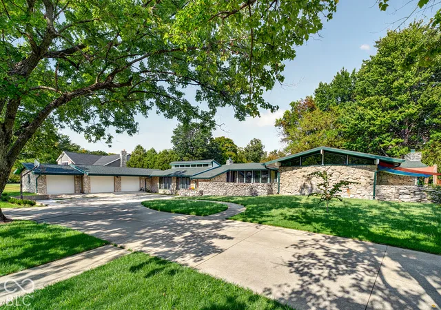 Photo 3 of Single family home for sale at 2112 W Sun Valley Pkwy, Muncie, IN 47303 | MLS# 22128471 | Listing updated on 2026-10-08