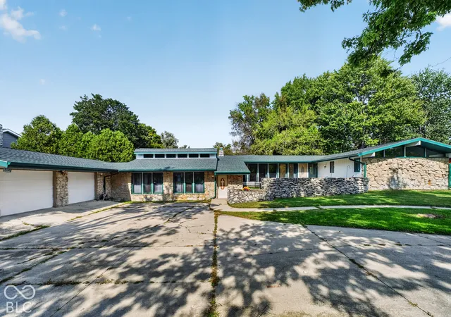 Photo 3 of Single family home for sale at 2112 W Sun Valley Pkwy, Muncie, IN 47303 | MLS# 22128471 | Listing updated on 2026-10-08