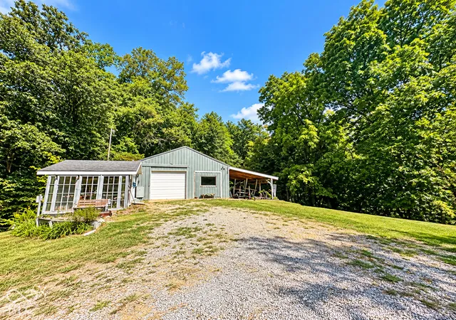 Photo 3 of Sale Pending at 1060 Shelton Rd, Martinsville, IN 46151 | MLS# 22128473 | Listing updated on 2026-10-26