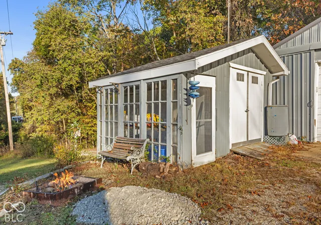 Photo 3 of Sale Pending at 1060 Shelton Rd, Martinsville, IN 46151 | MLS# 22128473 | Listing updated on 2026-10-26